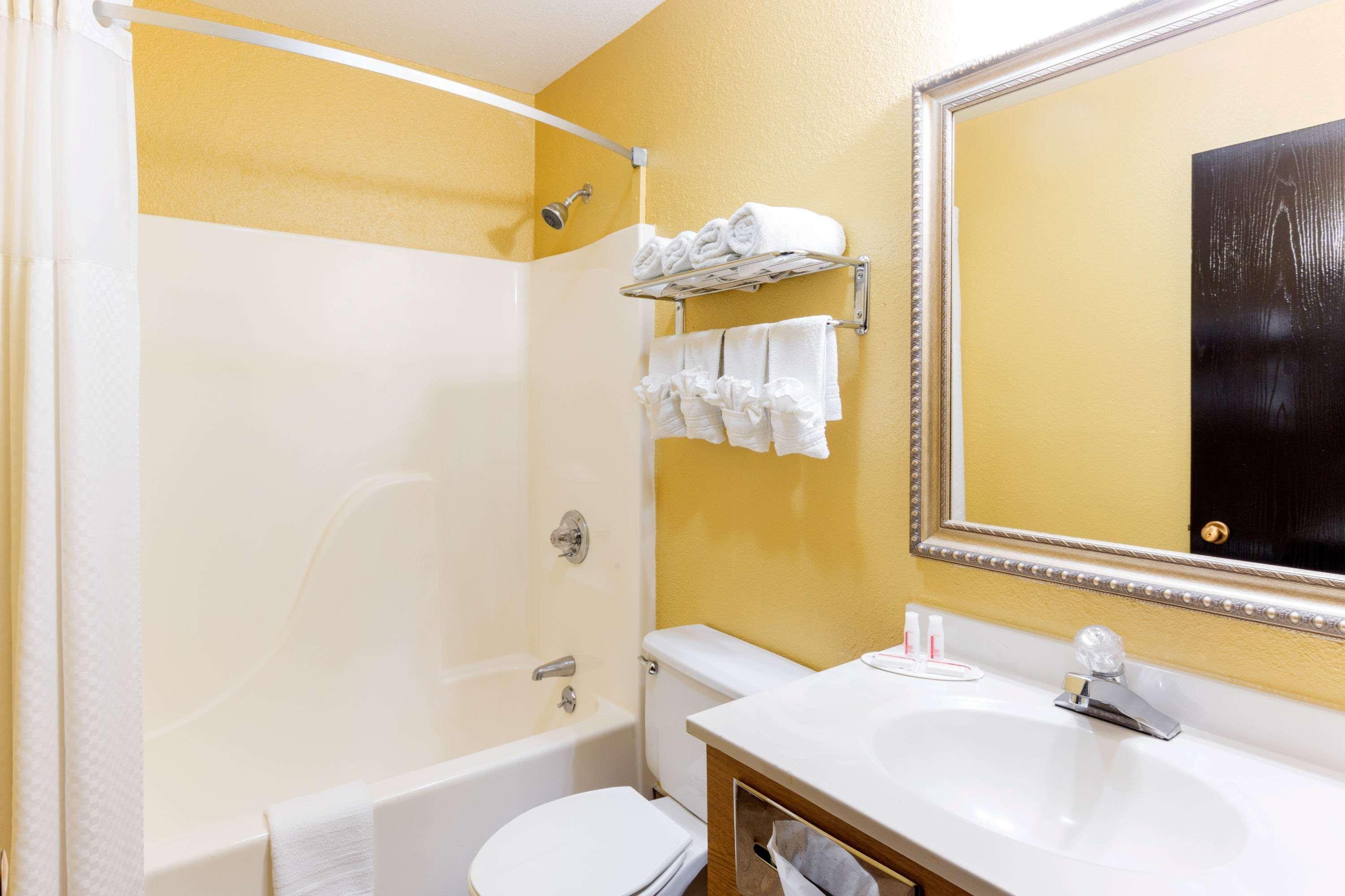 Super 8 By Wyndham Hotel